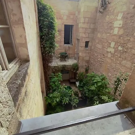 1er Etage Sur Cour Aux Chartrons Lägenhet *