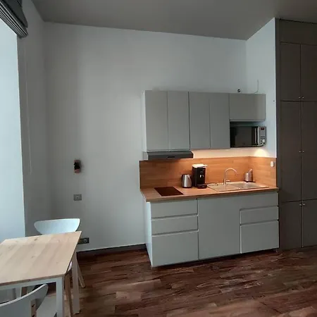 1er Etage Sur Cour Aux Chartrons Lägenhet