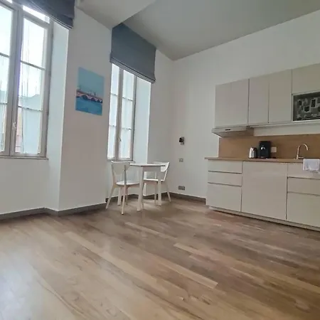 1er Etage Sur Cour Aux Chartrons بوردو