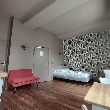 1er Etage Sur Cour Aux Chartrons شقة