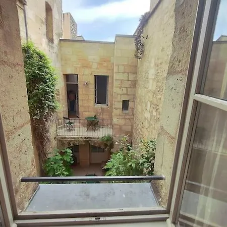 1er Etage Sur Cour Aux Chartrons *