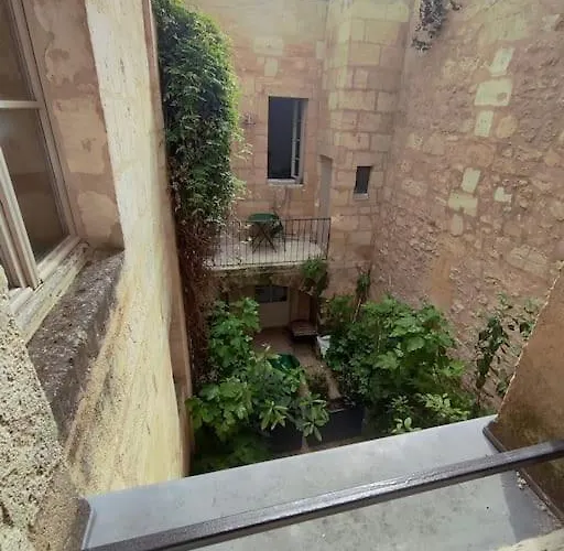 1er Etage Sur Cour Aux Chartrons Διαμέρισμα *