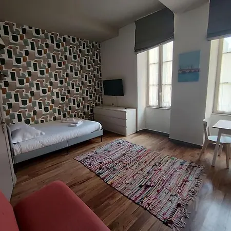 1er Etage Sur Cour Aux Chartrons